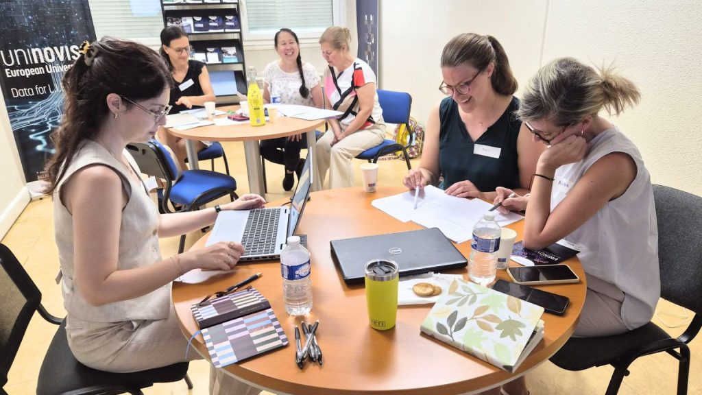 Members of the UNINOVIS multilingual strategy working group discuss the European University Alliance's multilingual policy during strategic workshops.