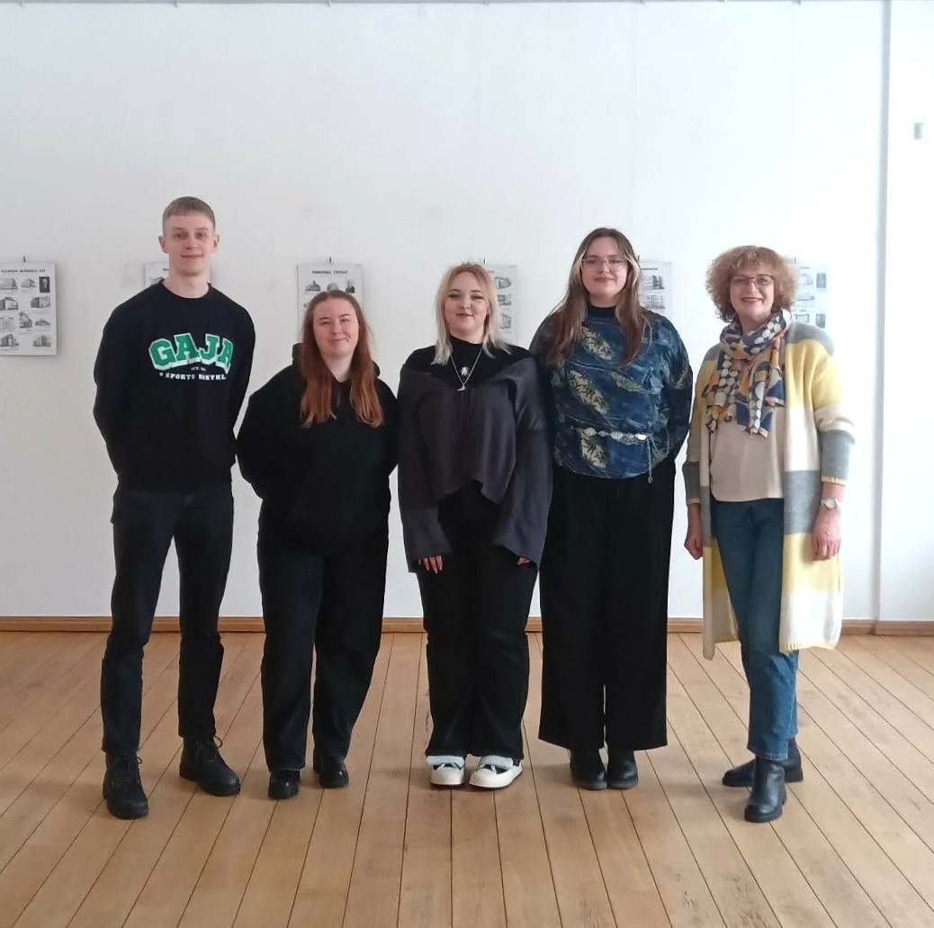 Kauno sporto mokyklos „Gaja“ atstovai kartu su laureatėmis ir Dizaino studijų programos dėstytoja