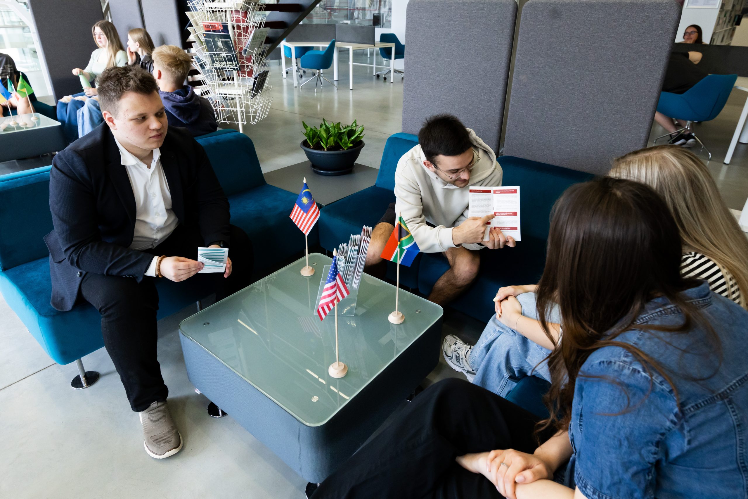 „Kalbų pasaulis iš arti“ – nemokamas renginys gimnazistams