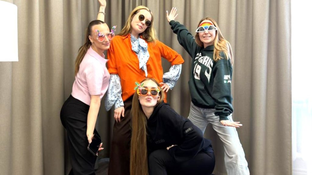 Įvaizdžio dizaino studentės Gabrielė Pociūtė, Martyna Štulpinaitė, Austėja Davalgaitė, Ugnė Šidlauskaitė