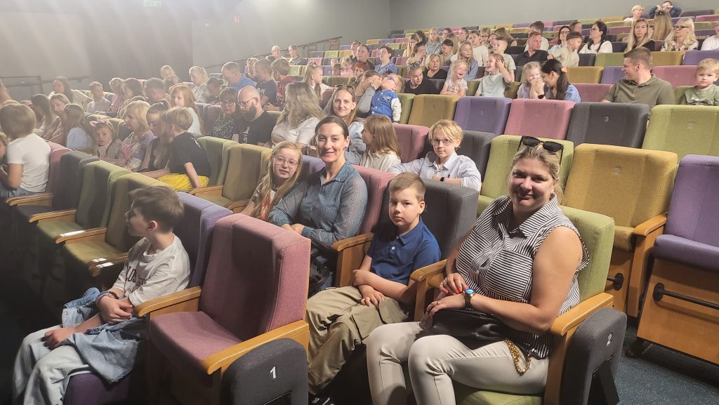 Studentai lėlių teatre
